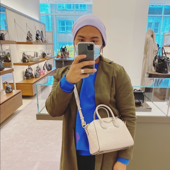 Meet your Posher, Kevin - Picture 2 of 3